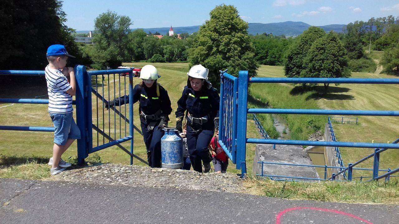 Fotogaléria Hasičská súťaž dvojíc Bátovce - 3.6.2017, autor: Obec Bohunice (17) Hasičská súťaž dvojíc Bátovce - 3.6.2017, autor: Obec Bohunice