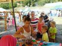 Tkanie pokrovce v prednej chyži, gazdiná sa nimi p Tkanie pokrovce v prednej chyži, gazdiná sa nimi p