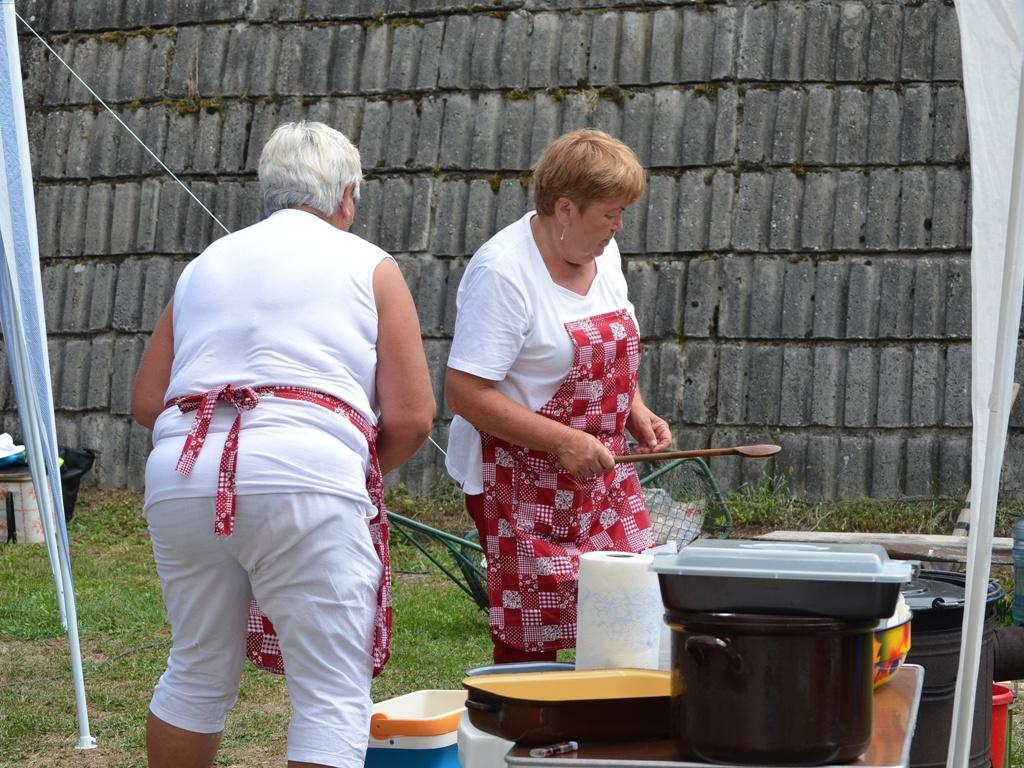 Fotogaléria Tkanie pokrovce v prednej chyži, gazdiná sa nimi pýši - 5.8.2017, autor: Jaroslav Máľach (142) Tkanie pokrovce v prednej chyži, gazdiná sa nimi pýši - 5.8.2017, autor: Jaroslav Máľach