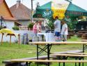 V Bohunickom chotári pri drevenom hambári V Bohunickom chotári pri drevenom hambári